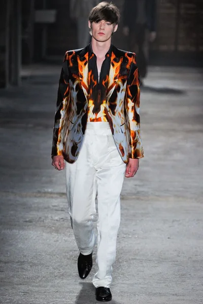 Look 28